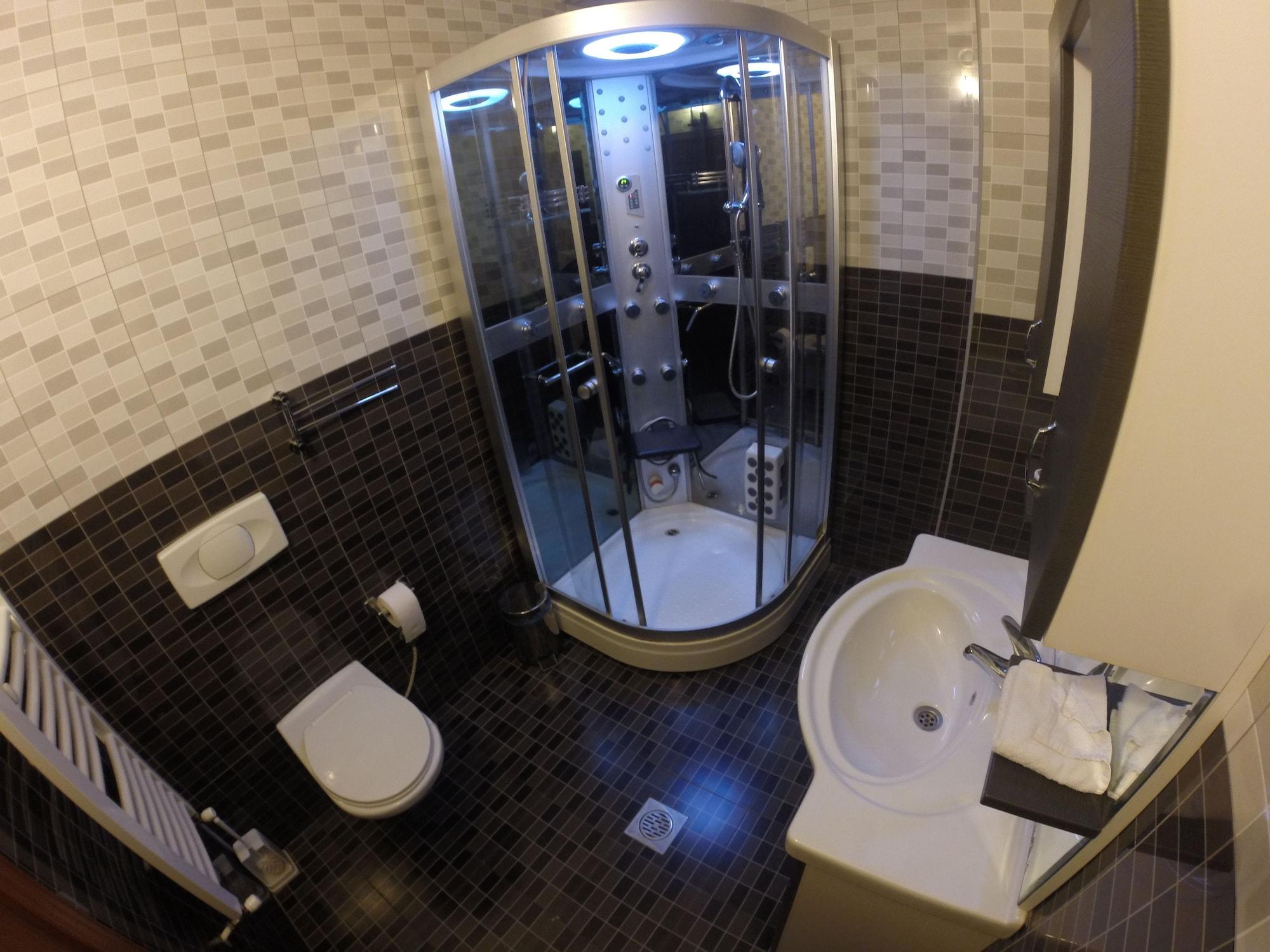 Hotel Denis 普里什蒂纳 外观 照片