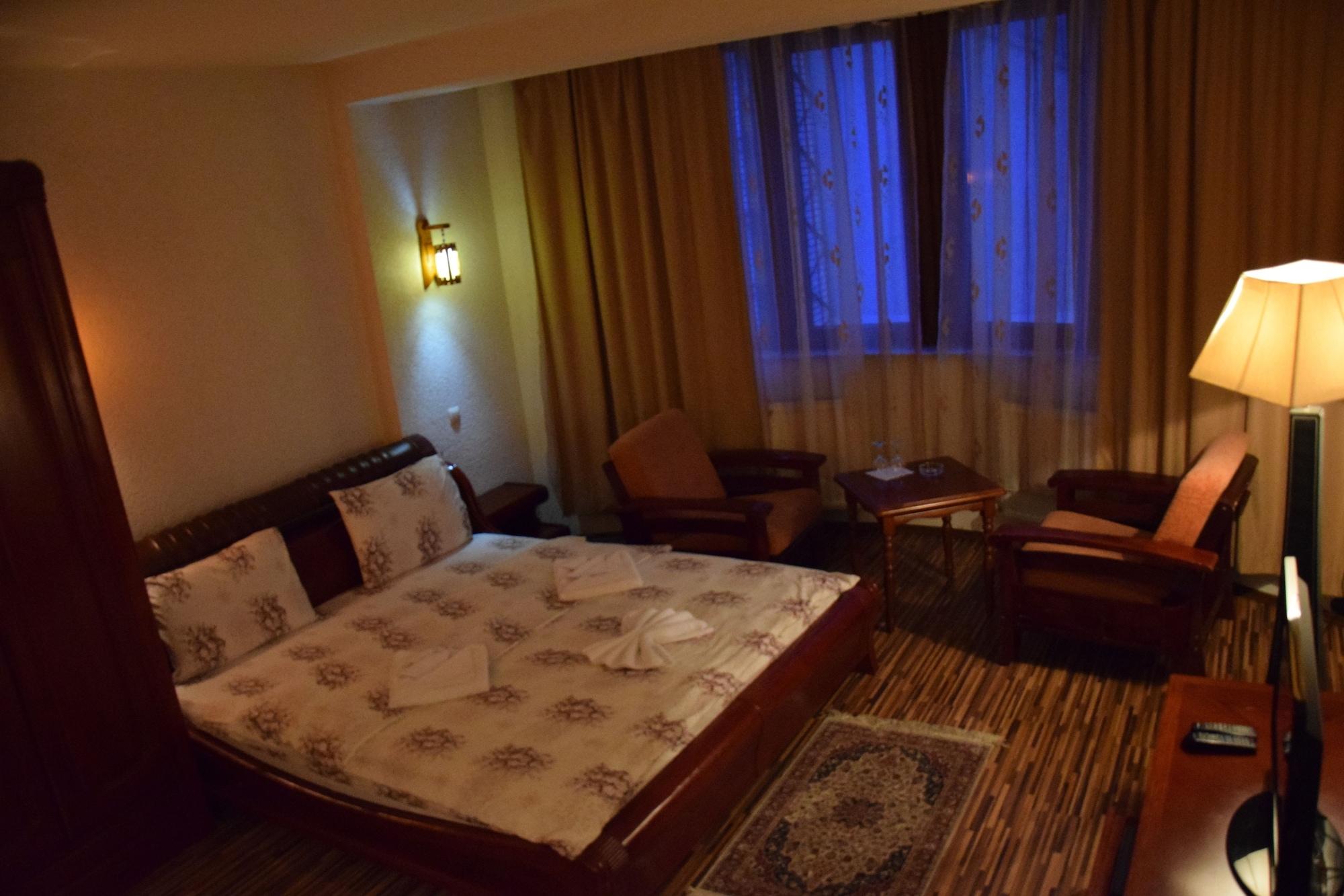 Hotel Denis 普里什蒂纳 外观 照片